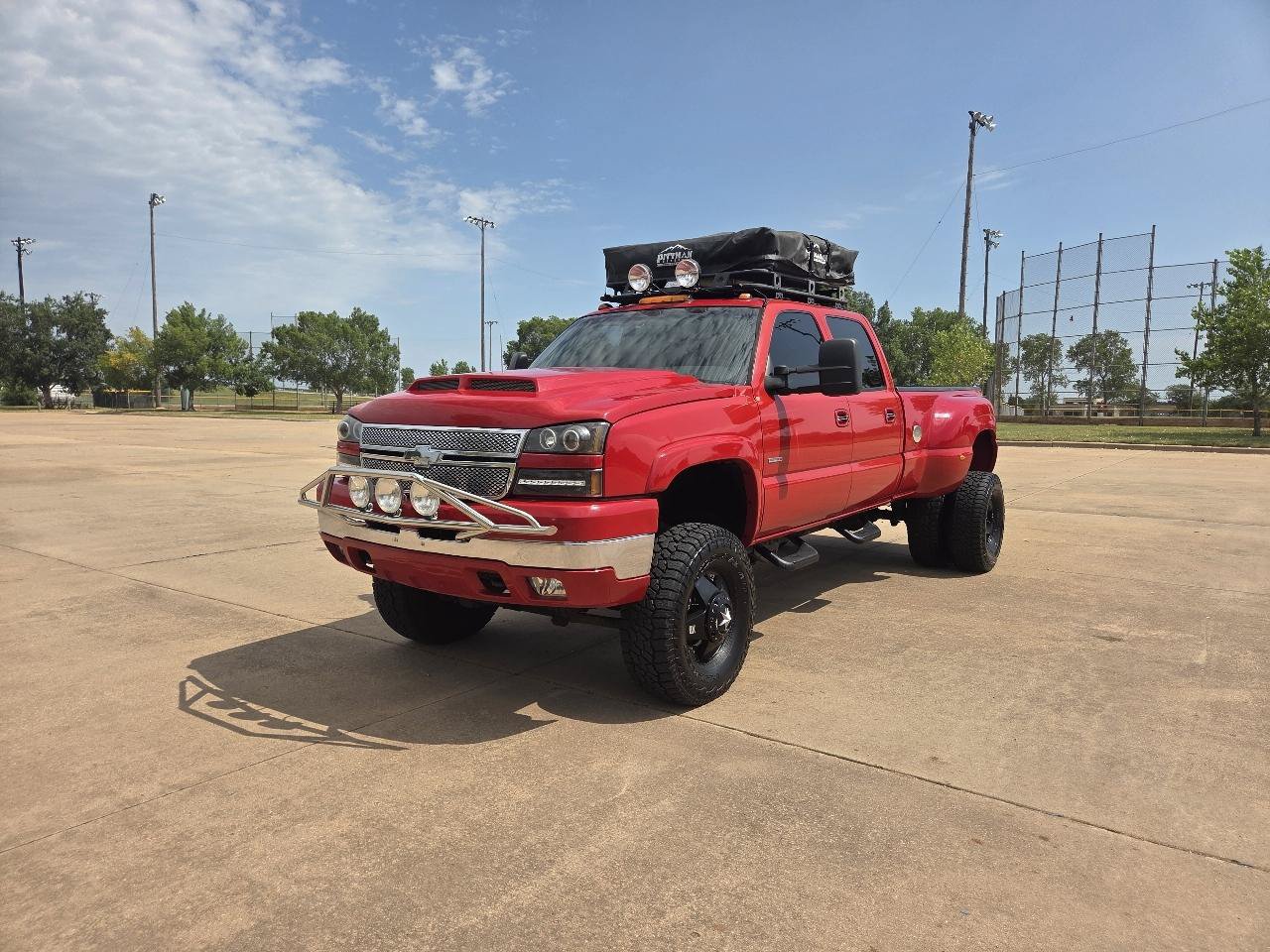 Used 2005 Chevrolet Silverado 3500 LS w/ Heavy-Duty Power Package AWD/4WD image 3