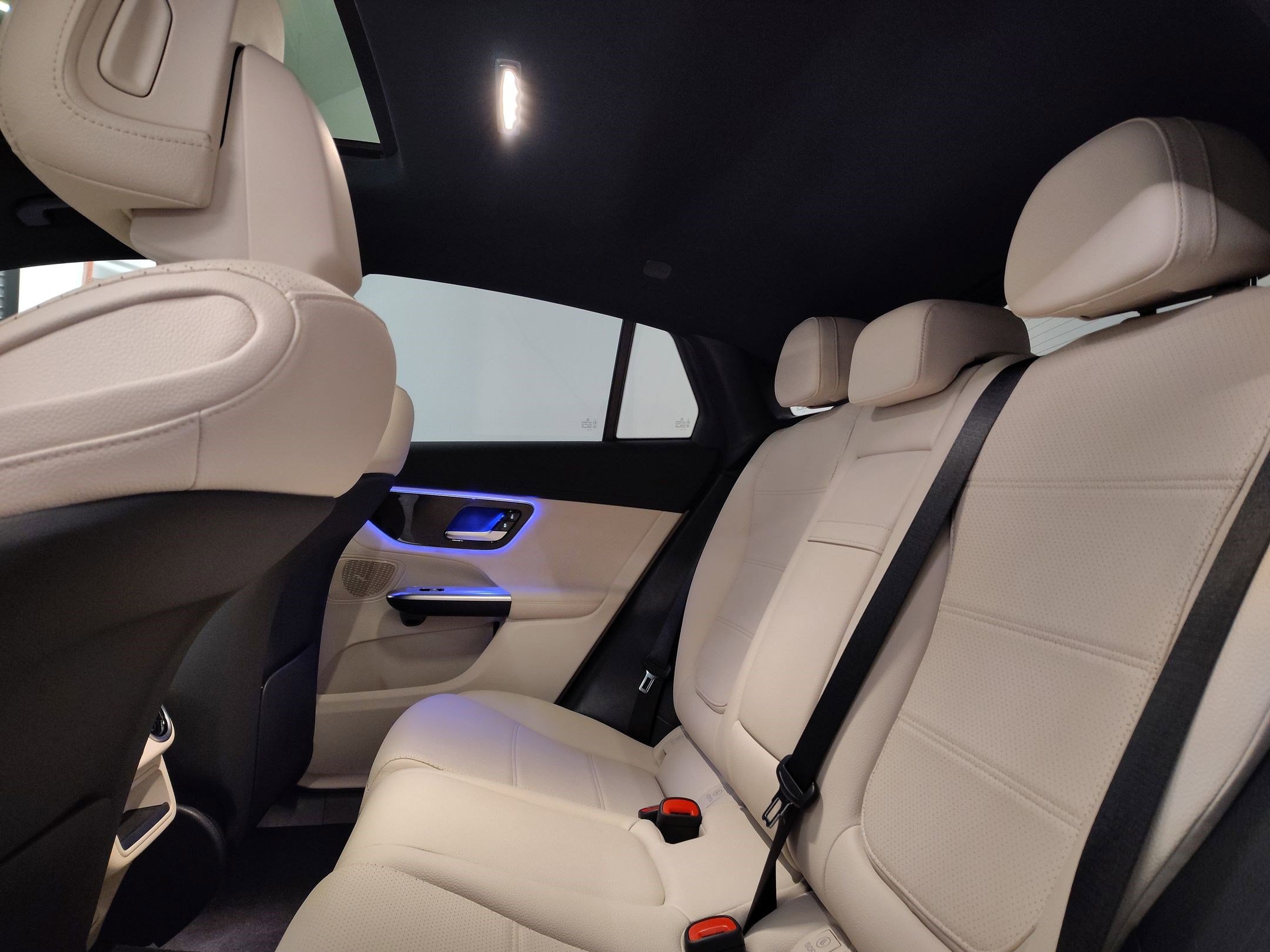 Used 2024 Mercedes-Benz GLC 300 4MATIC image 26