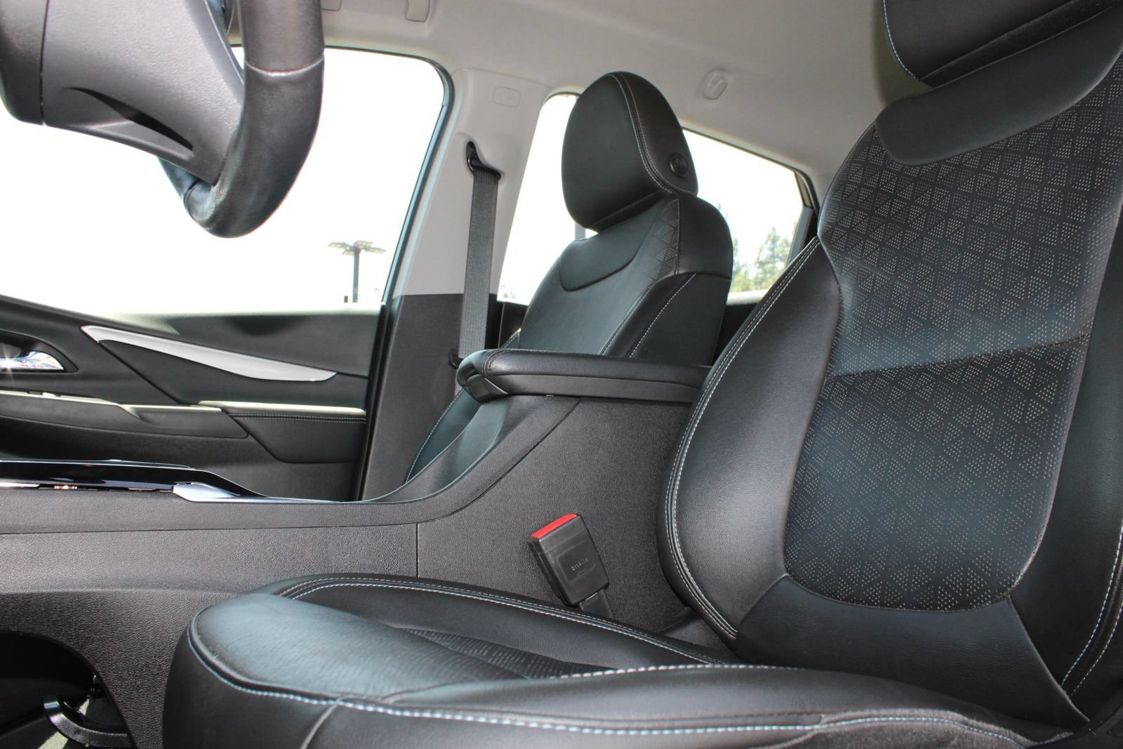 Used 2022 Chevrolet Bolt LT w/ Infotainment Package FWD image 19