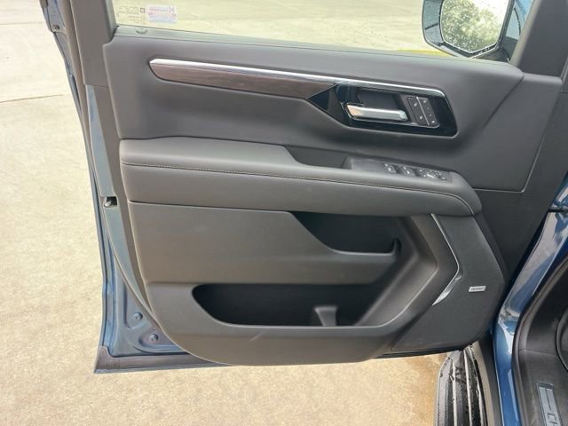 New 2026 Chevrolet Suburban Premier RWD image 16