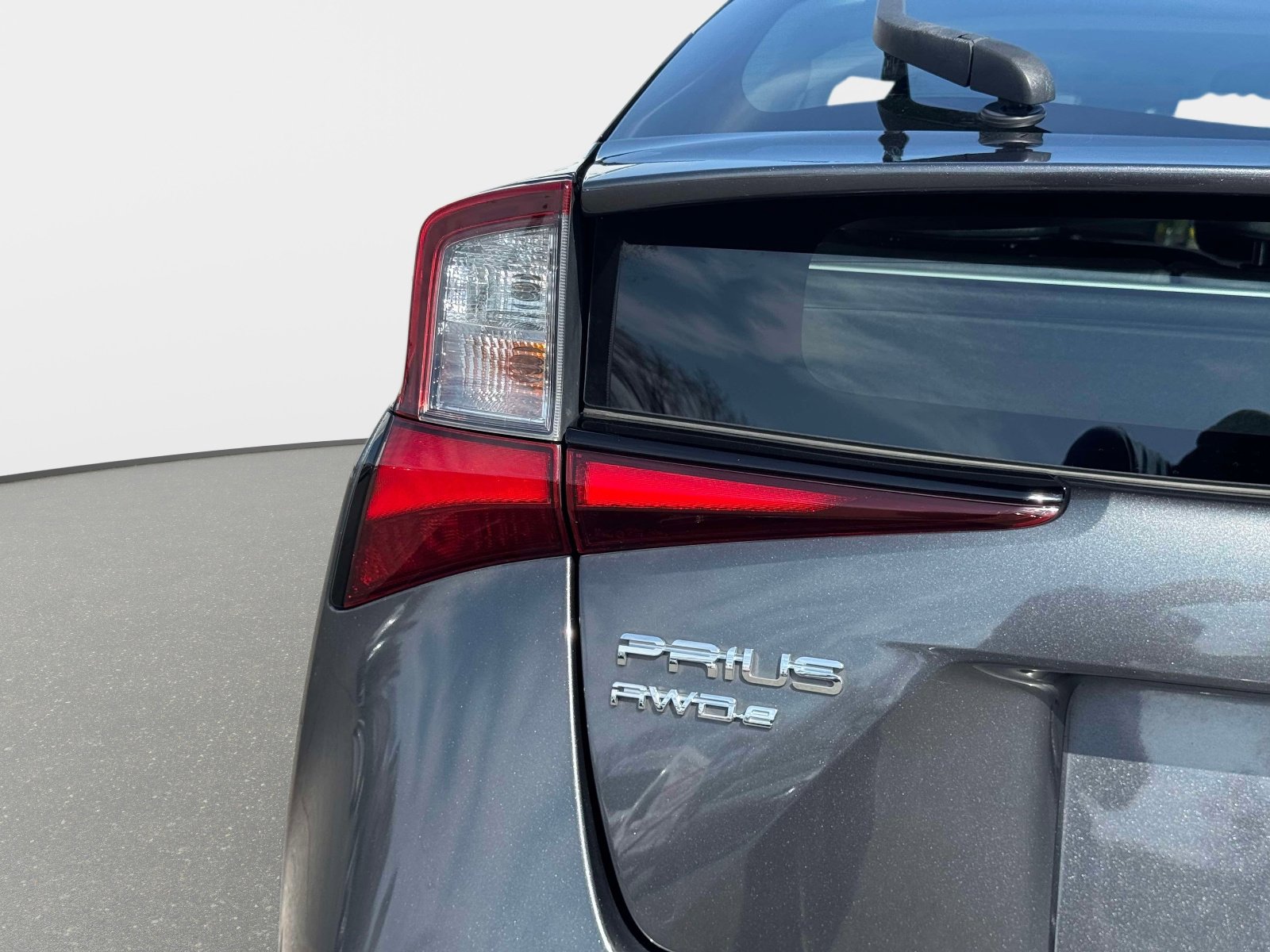 Used 2019 Toyota Prius XLE w/ Advanced Technology Package image 9