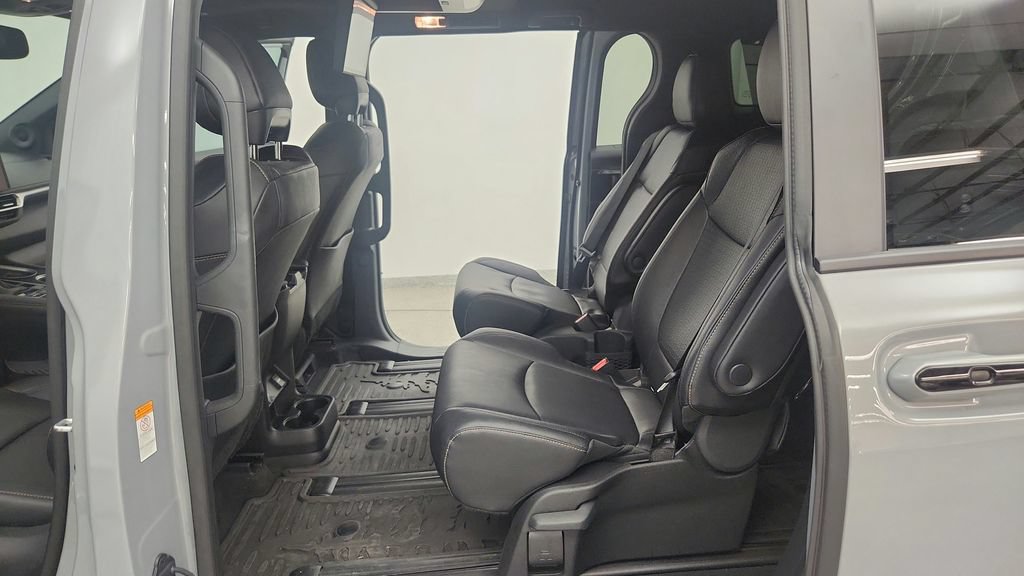Used 2026 Toyota Sienna XLE Woodland Edition AWD/4WD image 40
