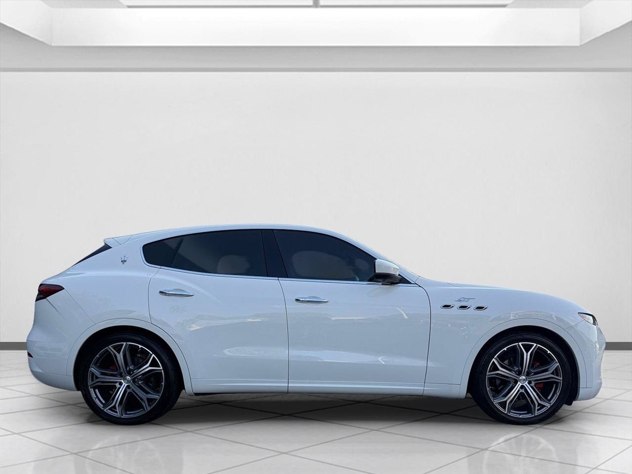 Used 2023 Maserati Levante GT AWD/4WD image 6