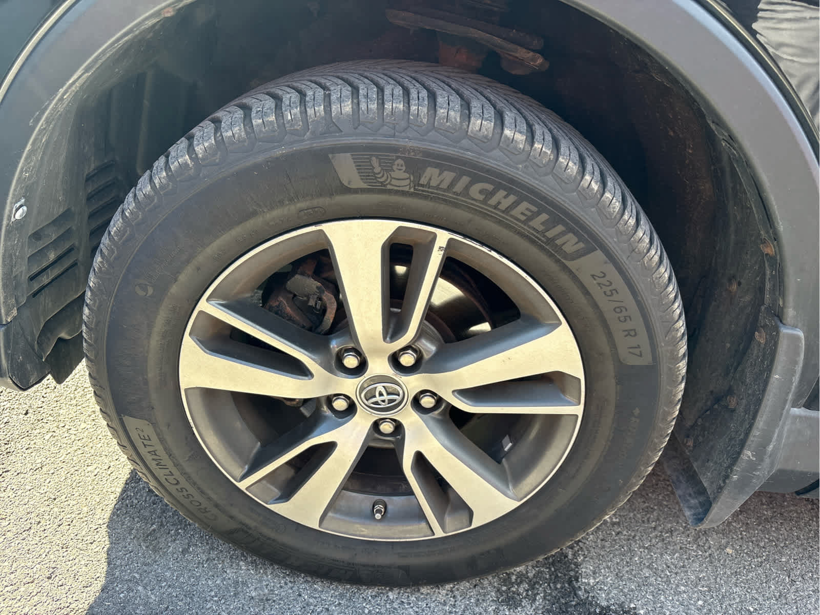 Used 2017 Toyota RAV4 XLE w/ All Weather Liner Package AWD/4WD image 11