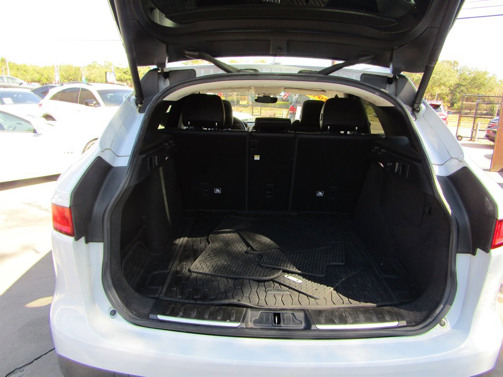 Used 2019 Jaguar F-PACE R-Sport image 7