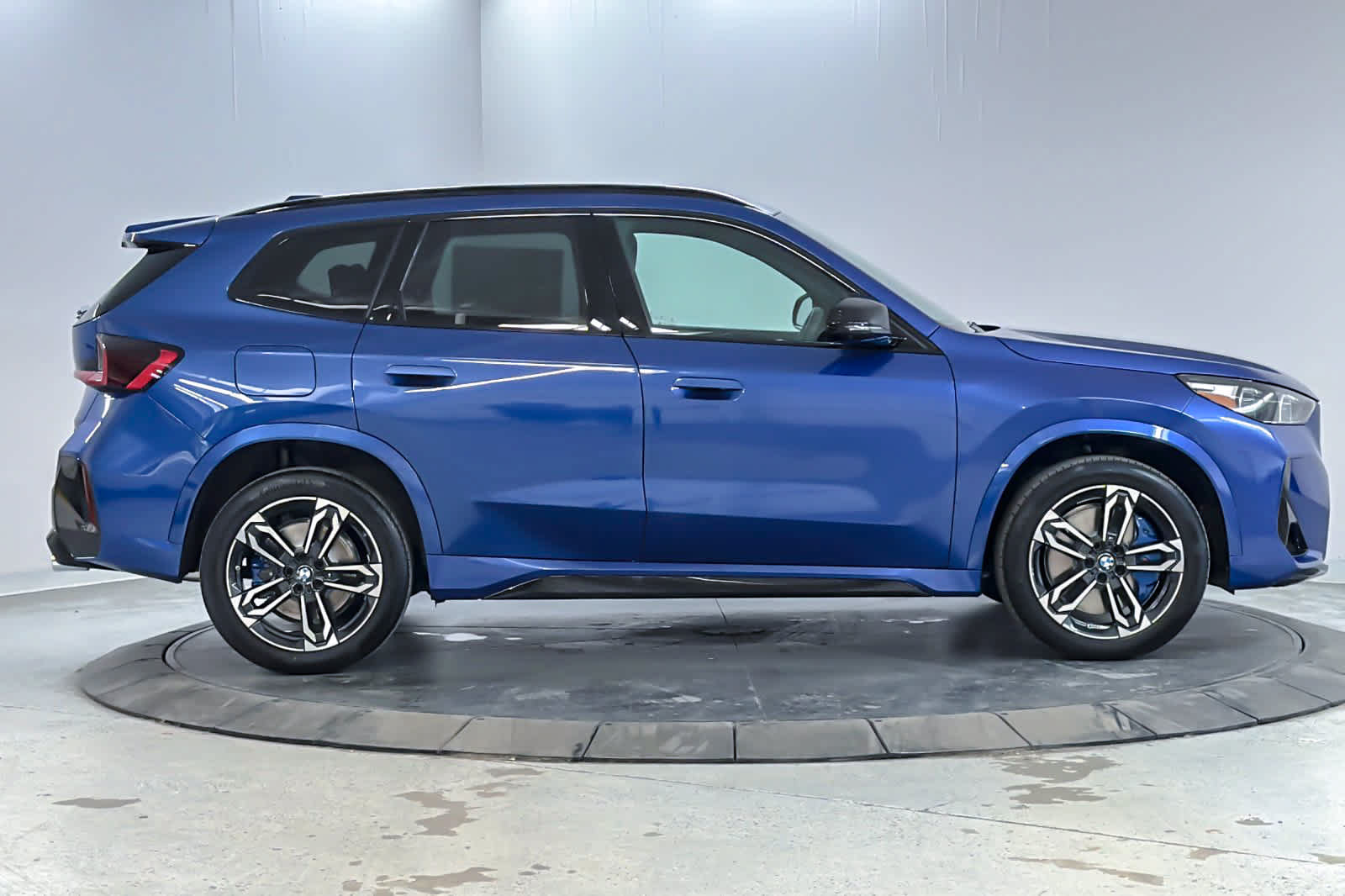 New 2027 BMW X1 M35i w/ Technology Package AWD/4WD image 8