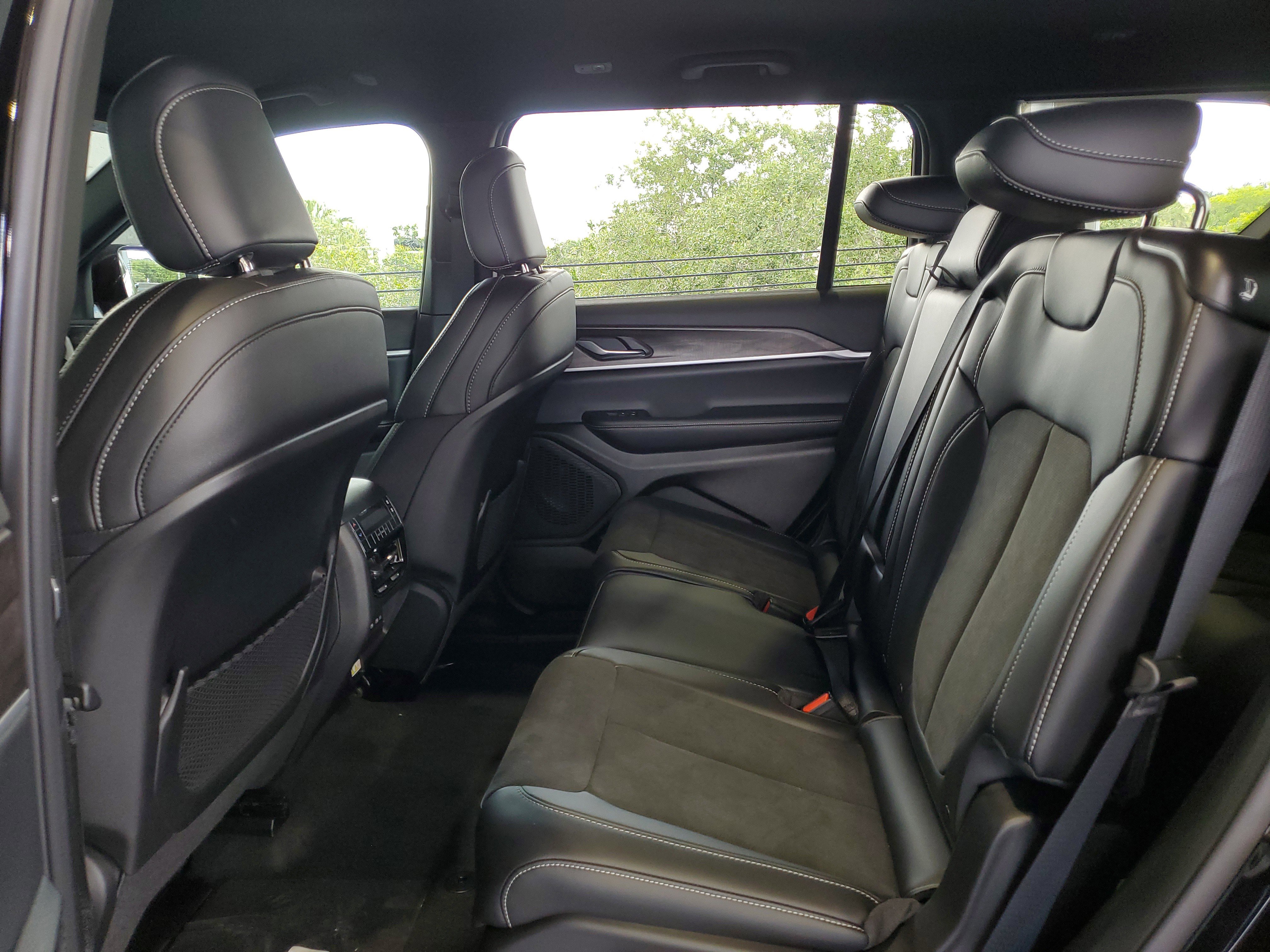 New 2026 Jeep Grand Cherokee L 4WD image 9