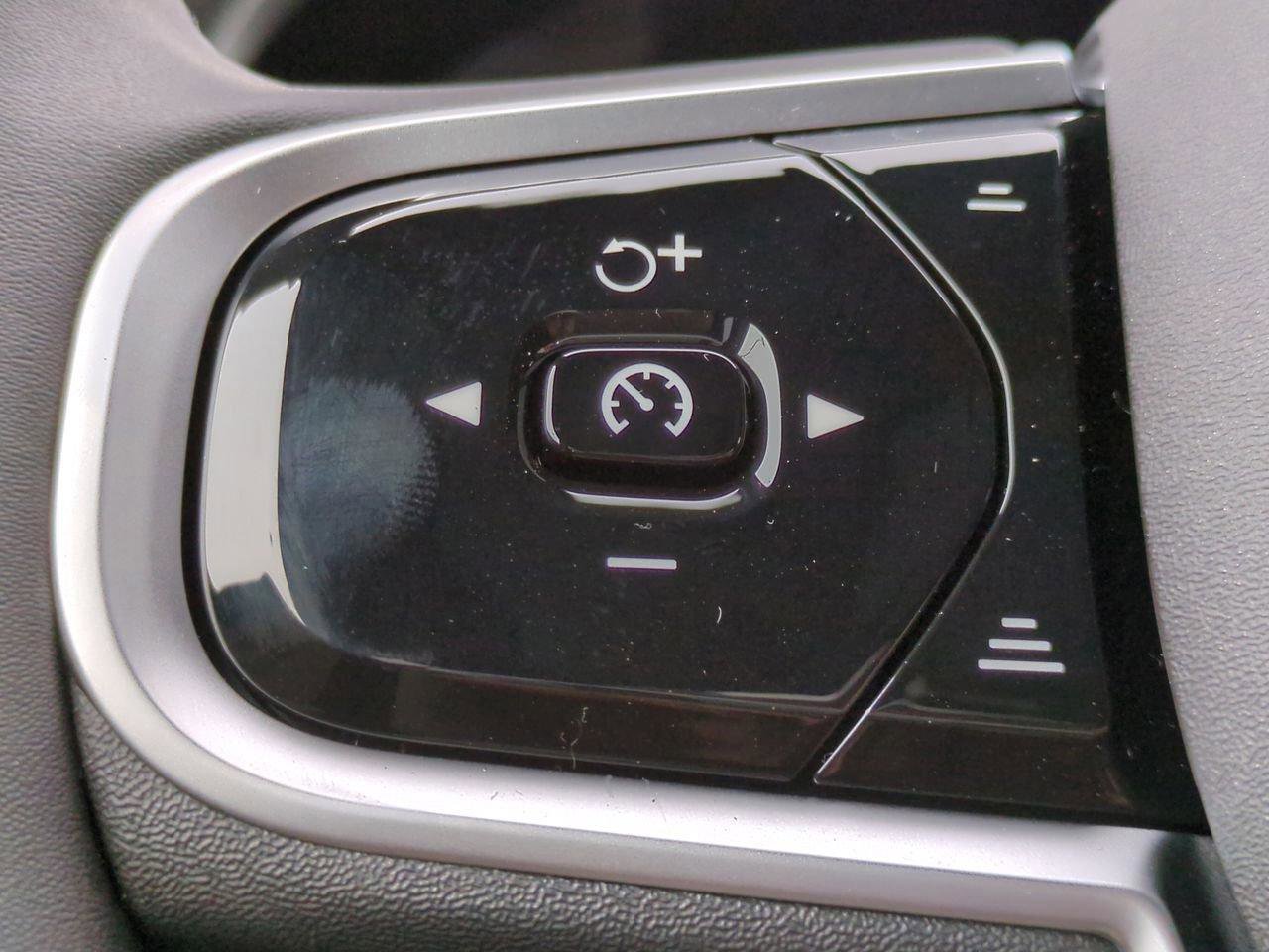 New 2026 Volvo XC90 B6 Plus w/ Protection Package Premier image 24