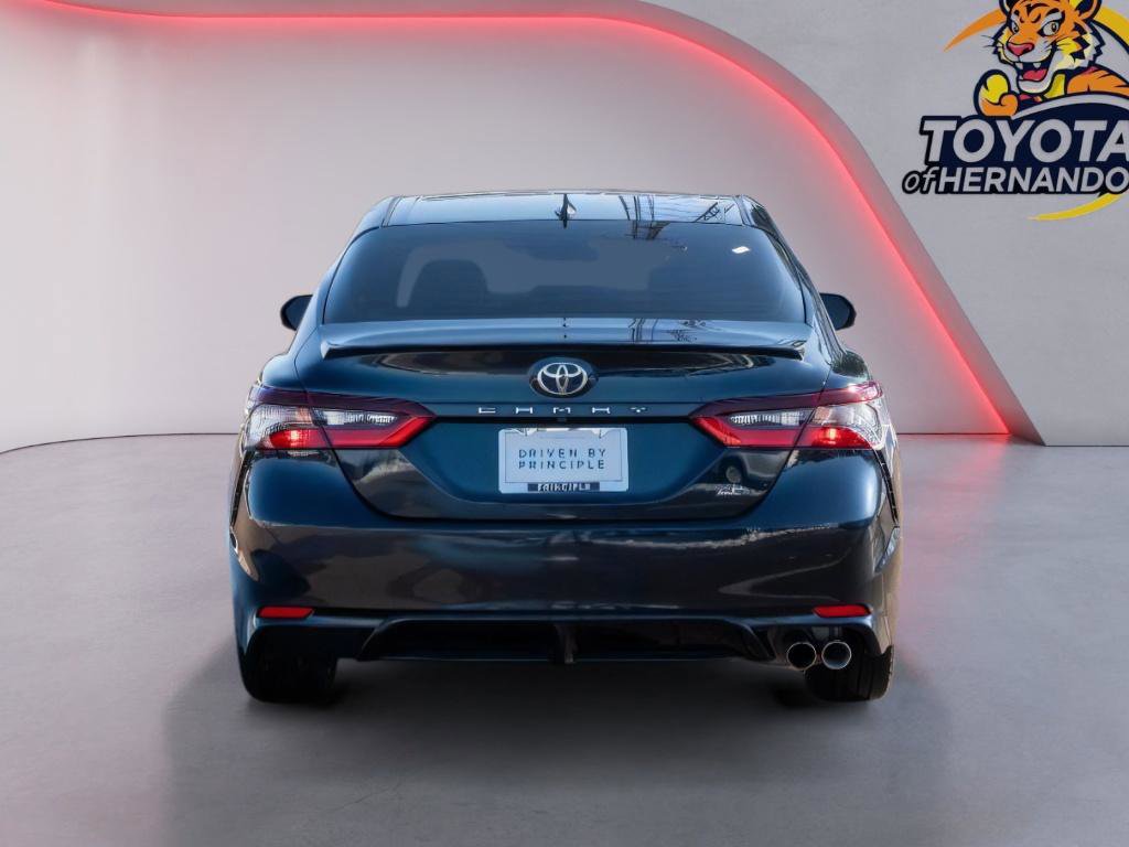 Used 2021 Toyota Camry SE image 6