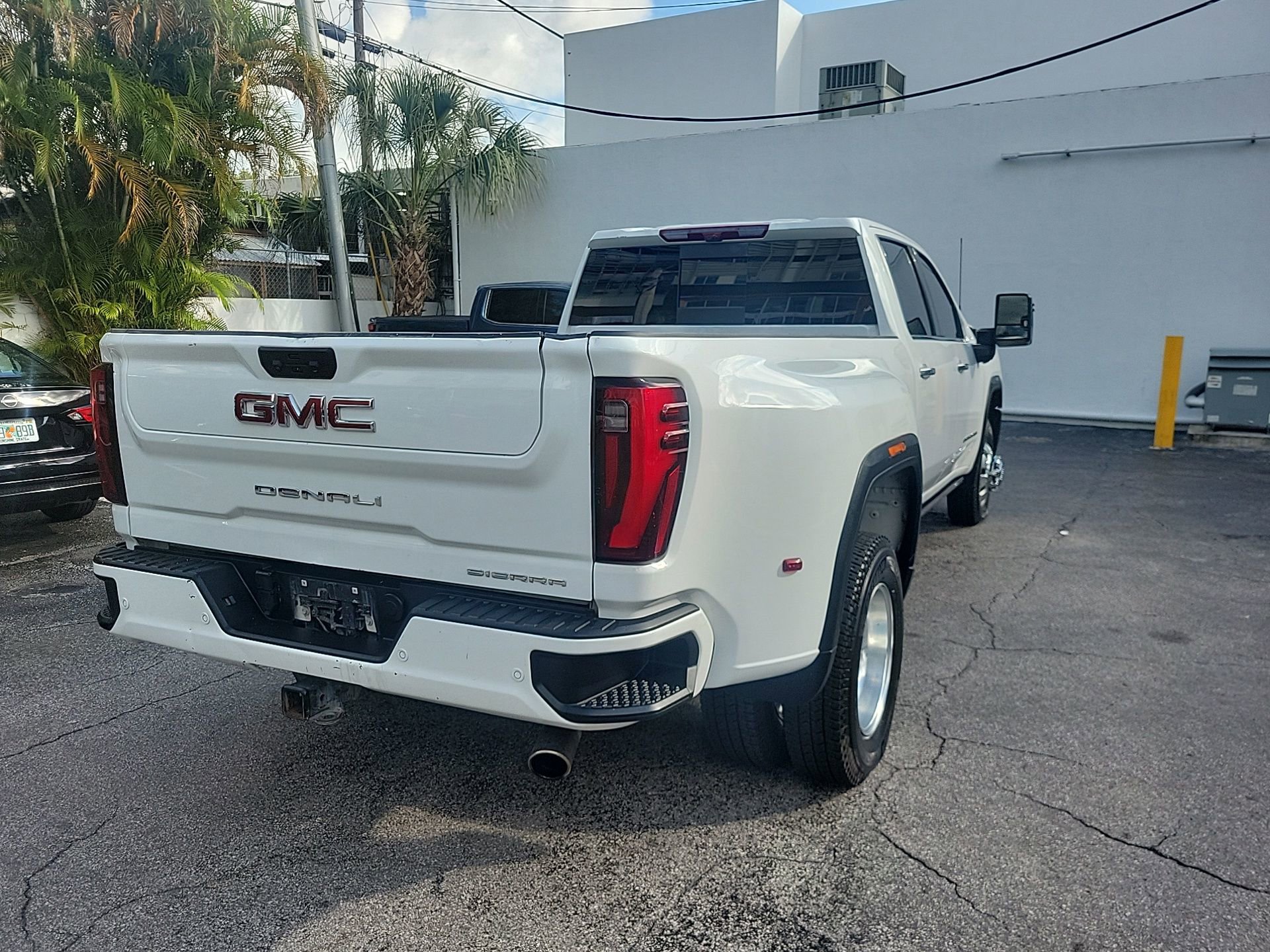 Used 2024 GMC Sierra 3500 Denali w/ Denali Reserve Package image 15