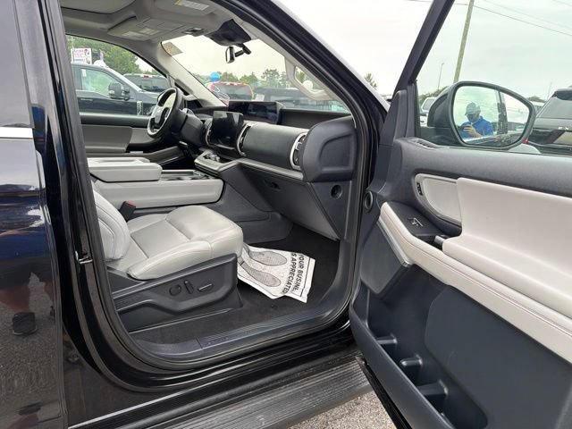 Used 2025 Ford Expedition Active AWD/4WD image 31