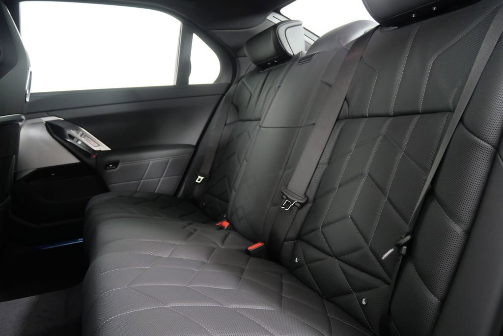 Used 2025 BMW i7 eDrive50 image 15