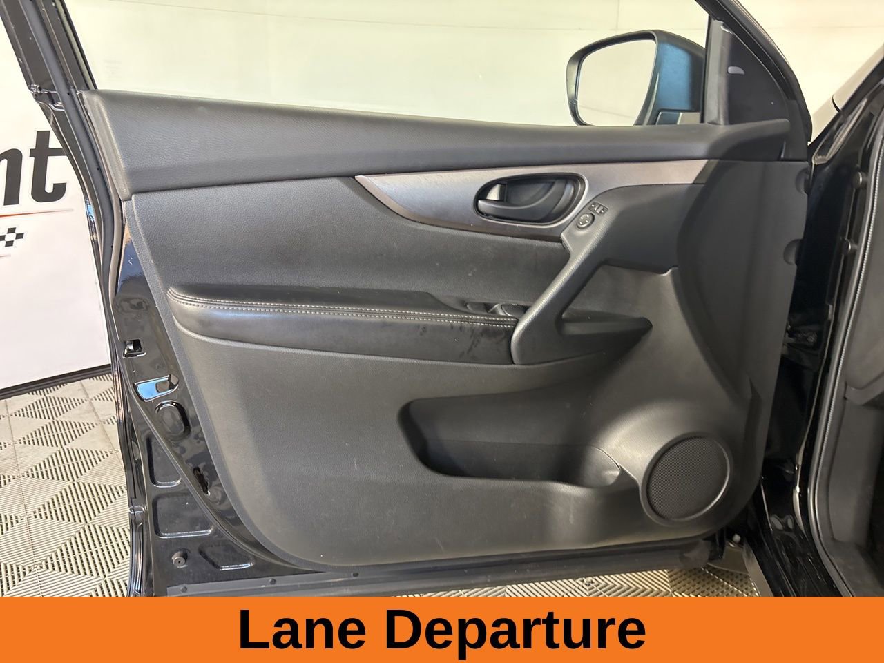 Used 2020 Nissan Rogue Sport S image 9