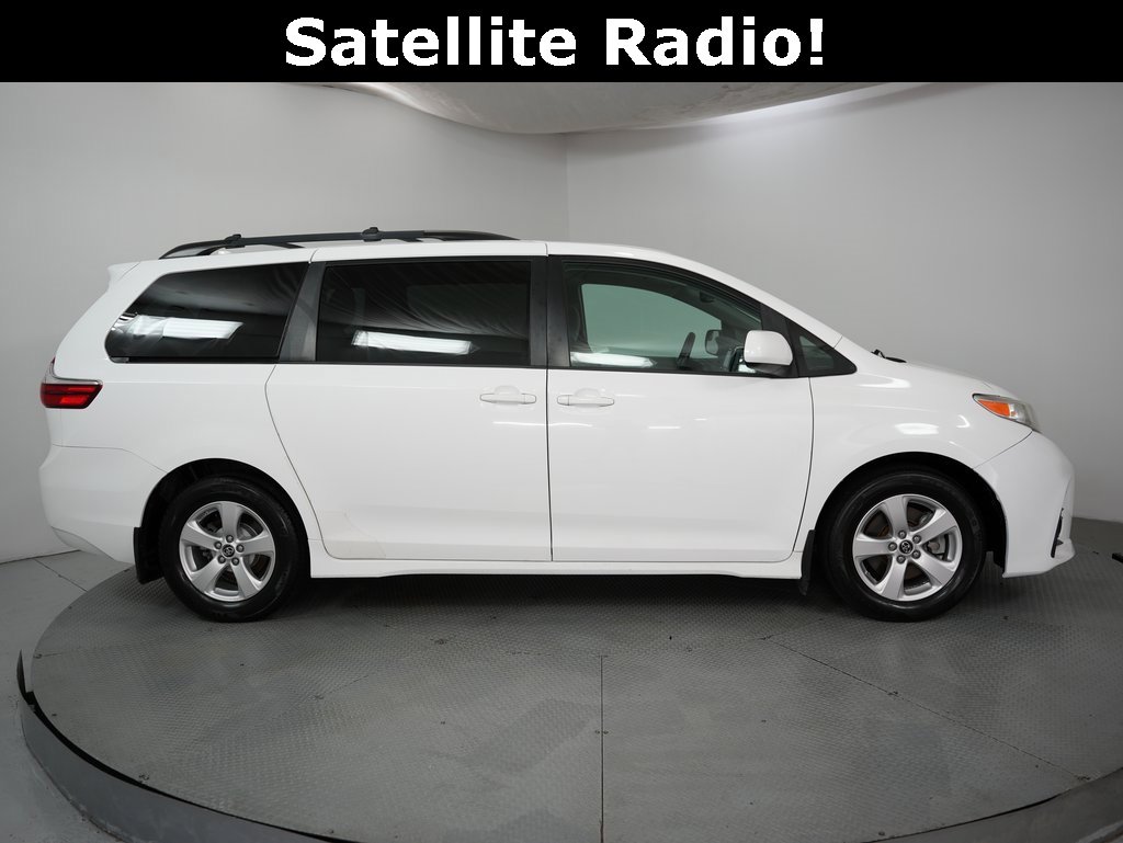 Used 2018 Toyota Sienna LE image 5
