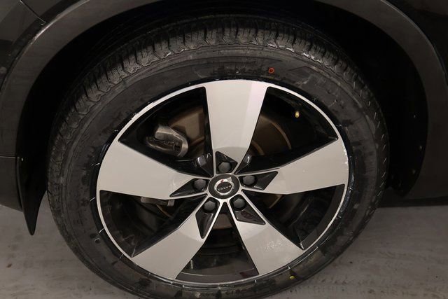 Used 2020 Volvo XC40 T5 Momentum w/ Protection Package image 7