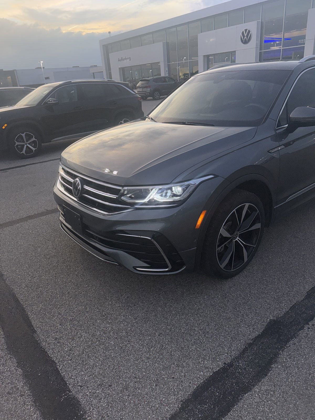Used 2024 Volkswagen Tiguan SEL R-Line AWD/4WD image 3