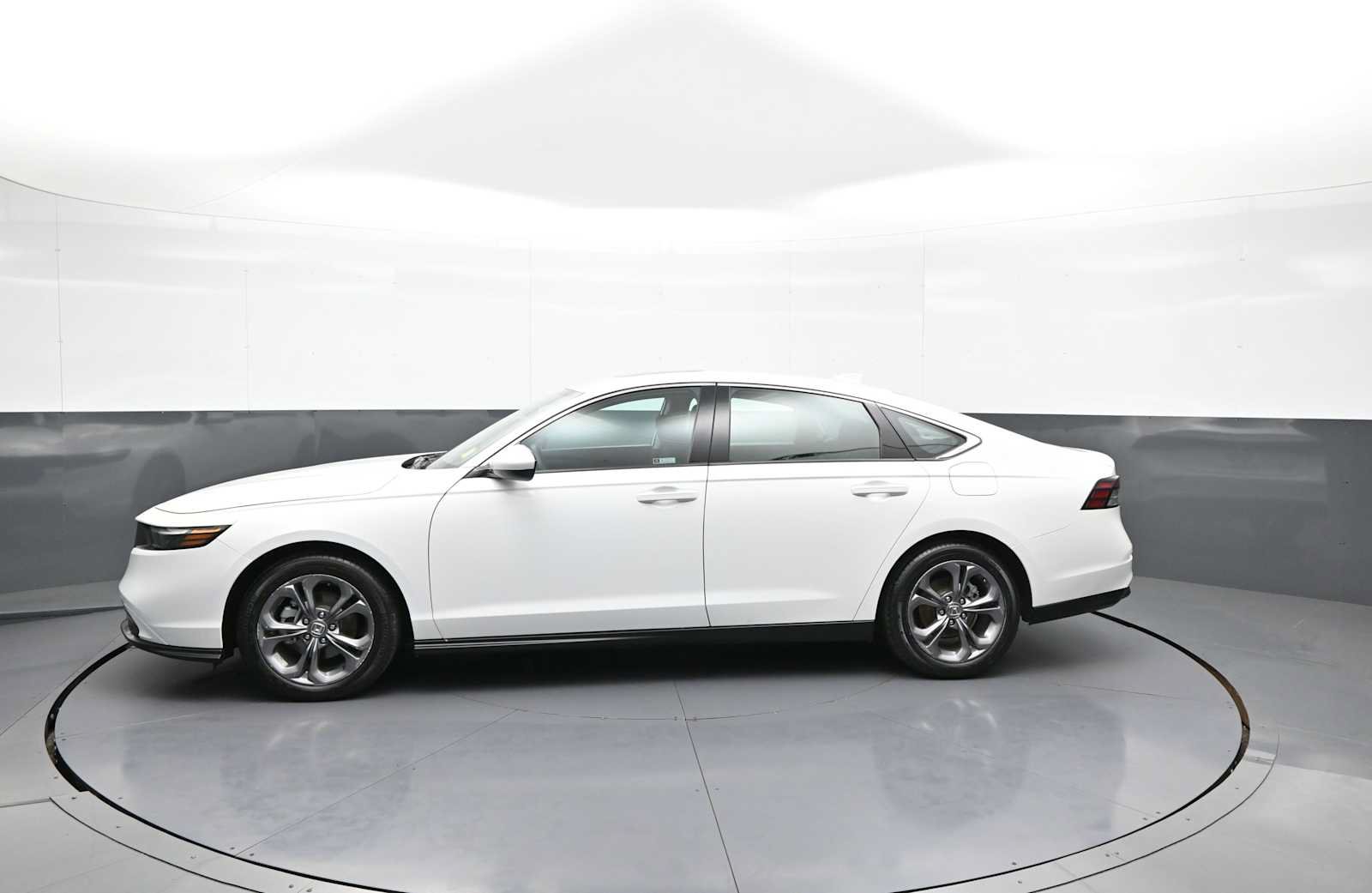 Certified 2024 Honda Accord EX image 9