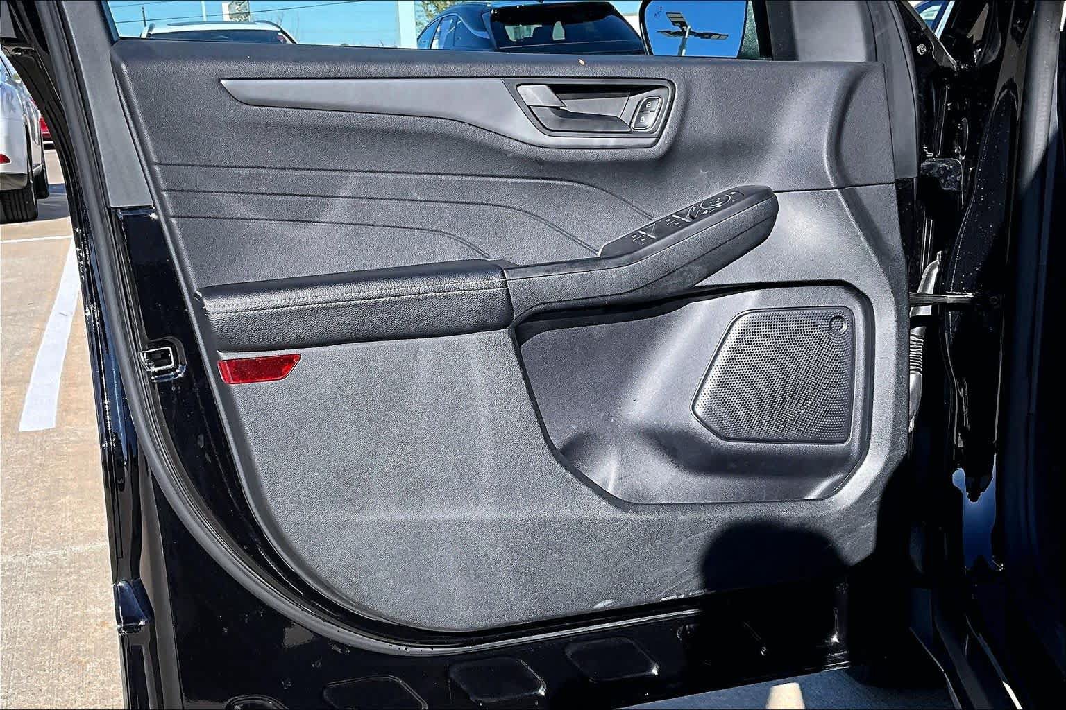 Used 2025 Ford Escape Active AWD/4WD image 40