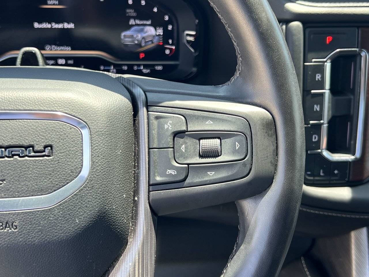 Used 2023 GMC Yukon Denali Ultimate AWD/4WD image 9