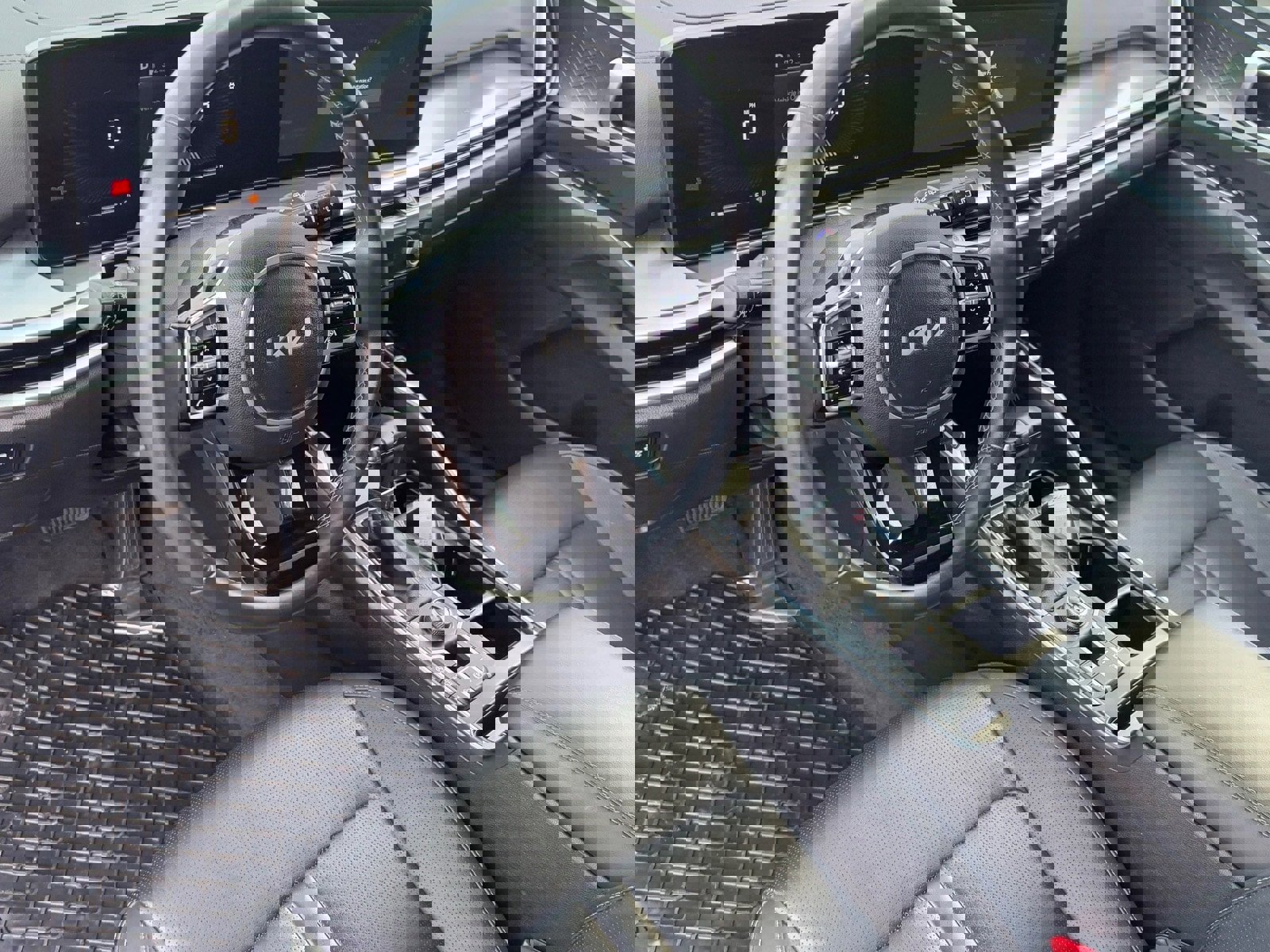 Used 2024 Kia Sorento S image 16