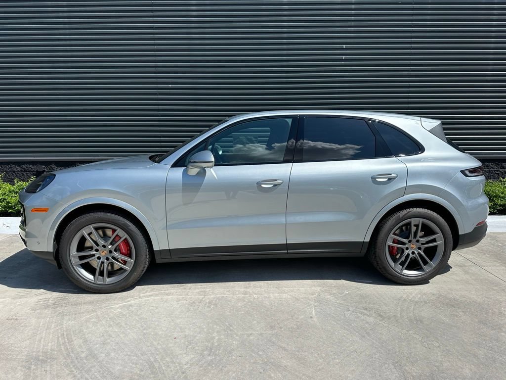 Certified 2025 Porsche Cayenne S AWD/4WD image 2