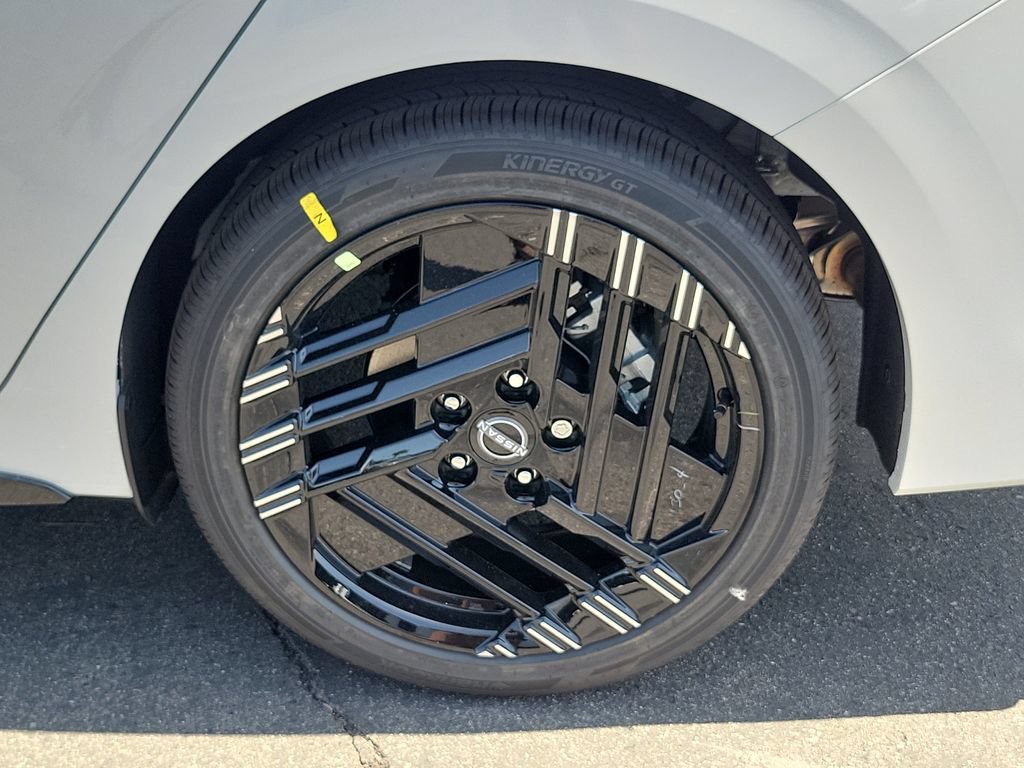 New 2027 Nissan Sentra SR w/ Floor Mat Package FWD image 17