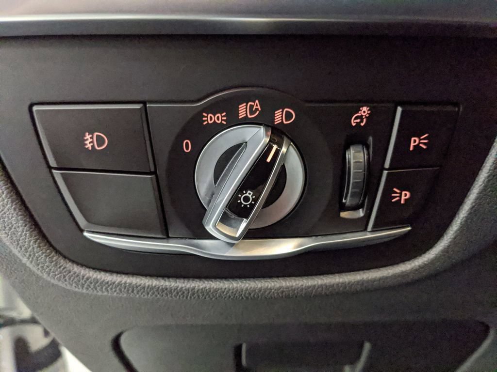 Used 2019 BMW X3 sDrive30i w/ Driving Assistance Package RWD image 17