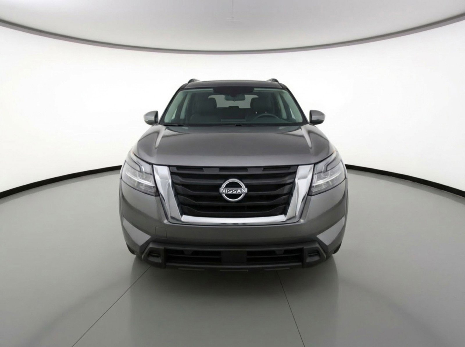 Used 2025 Nissan Pathfinder SV image 2