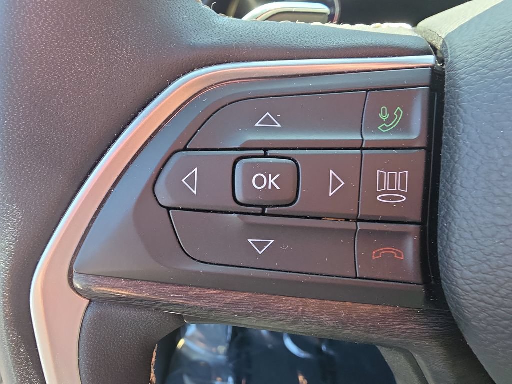Used 2024 Jeep Grand Cherokee L Limited w/ Black Appearance Package AWD/4WD image 18