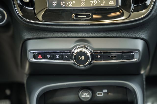 New 2026 Volvo XC40 B5 Plus w/ Climate Package image 24