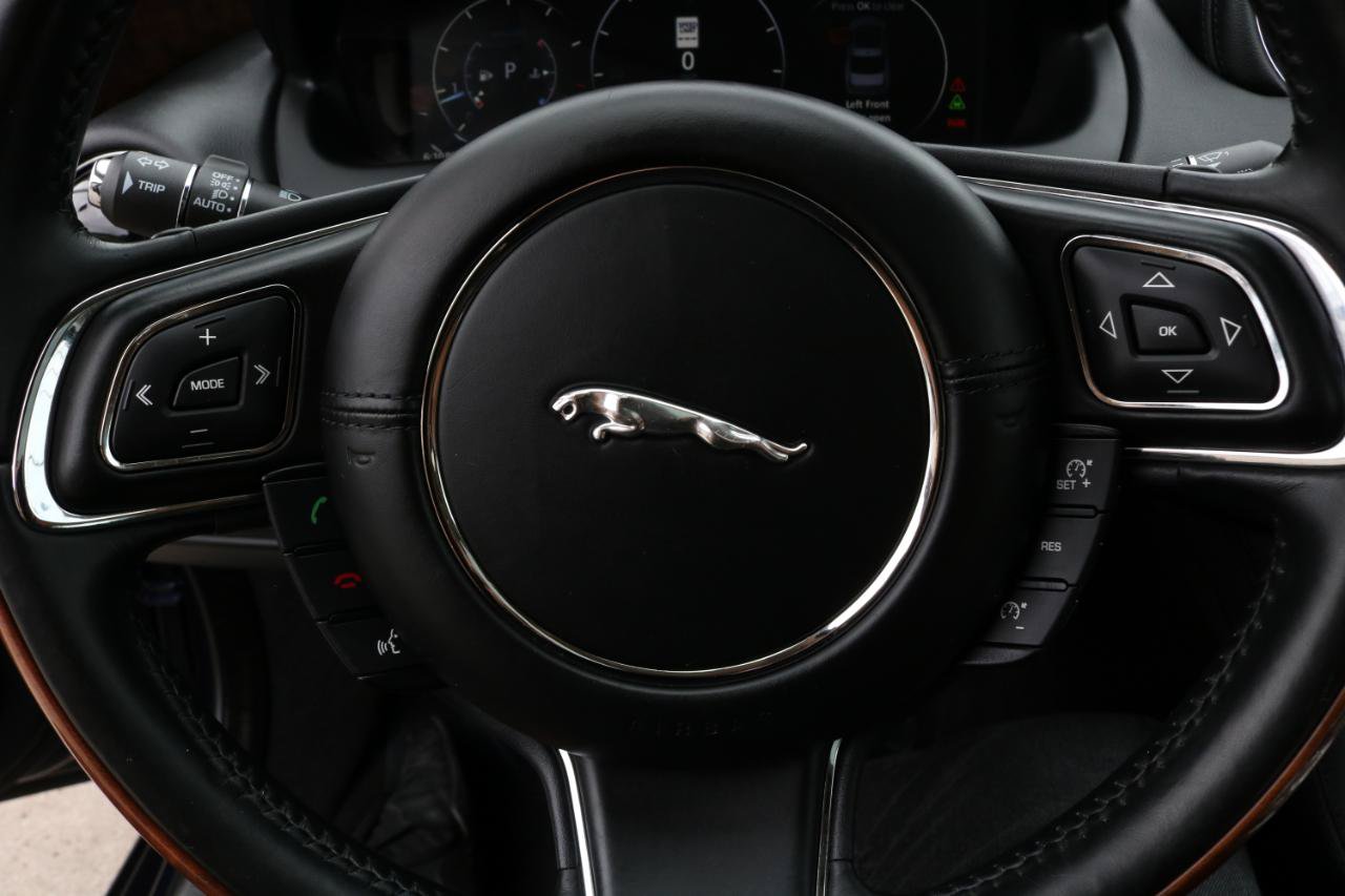 Used 2017 Jaguar XJ R-Sport AWD/4WD image 37