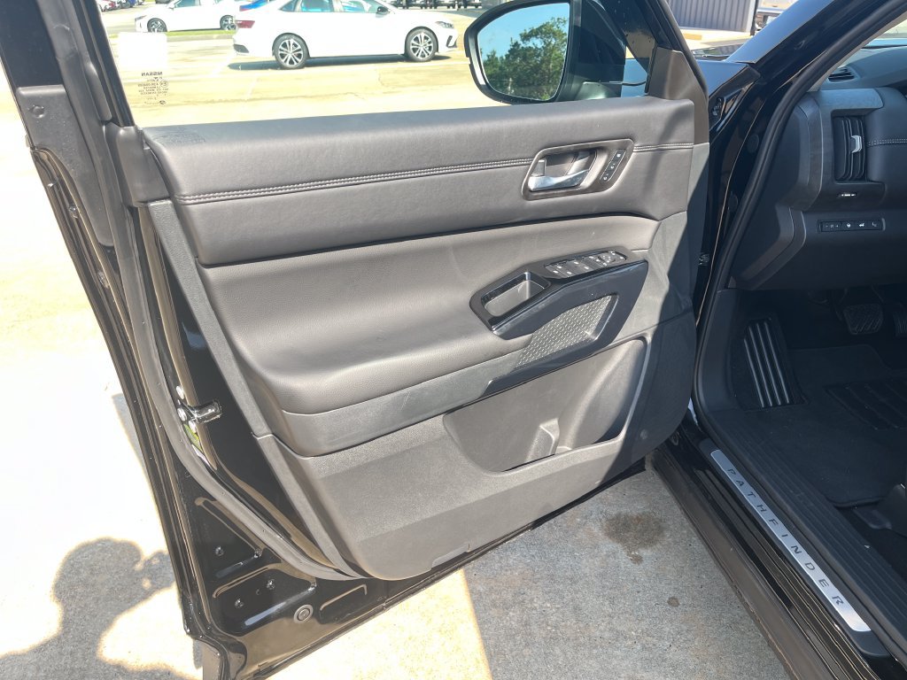 New 2026 Nissan Pathfinder Platinum w/ Cargo Package FWD image 12
