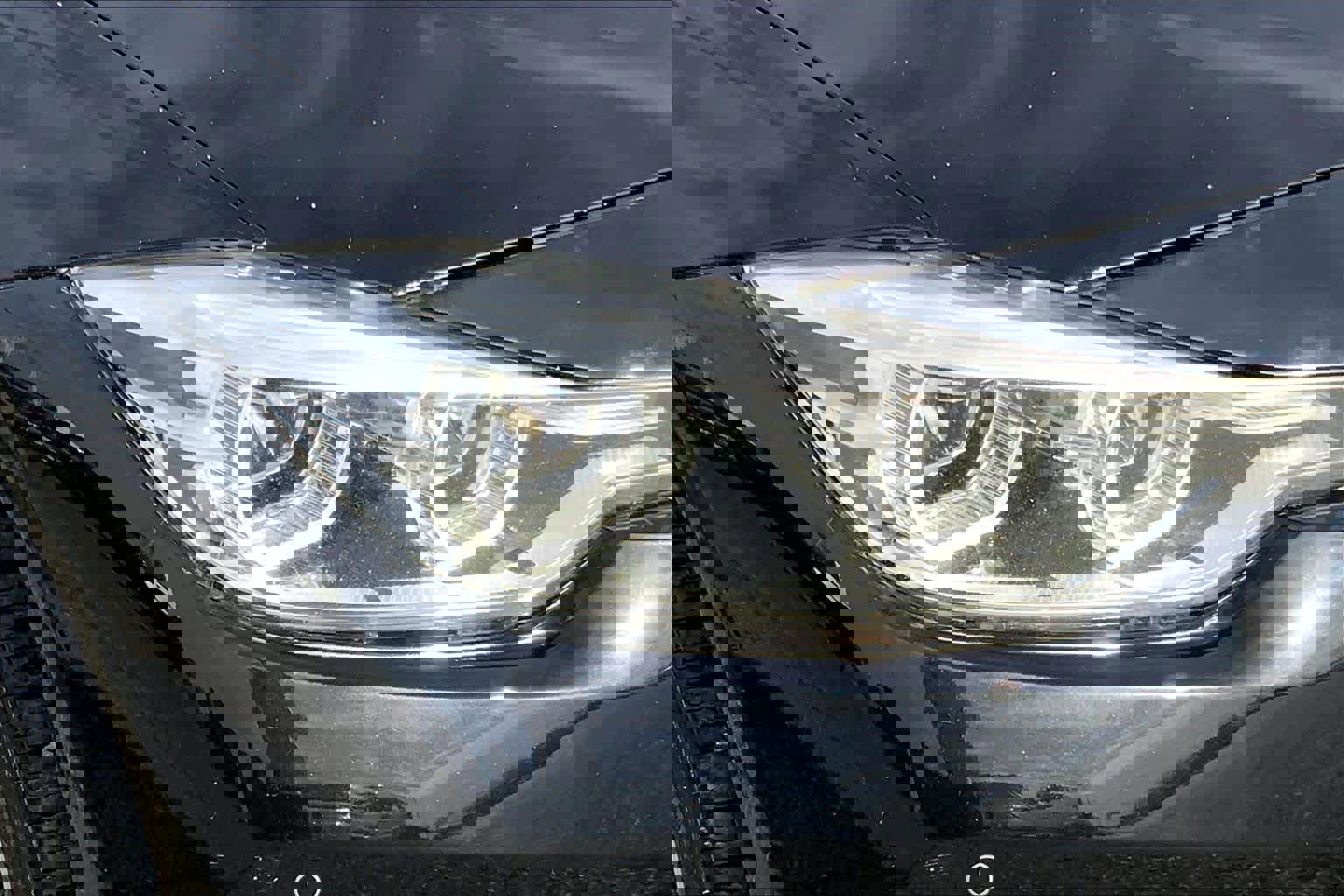 Used 2018 BMW 320i Sedan image 25