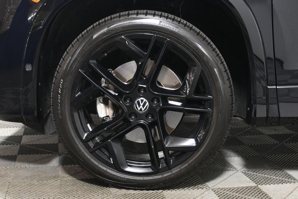 Used 2025 Volkswagen Tiguan SE R-Line AWD/4WD image 12
