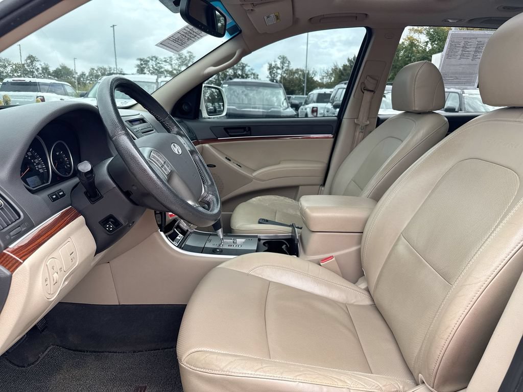 Used 2010 Hyundai Veracruz Limited w/ Rear Seat Entertainment Pkg 4 FWD image 19
