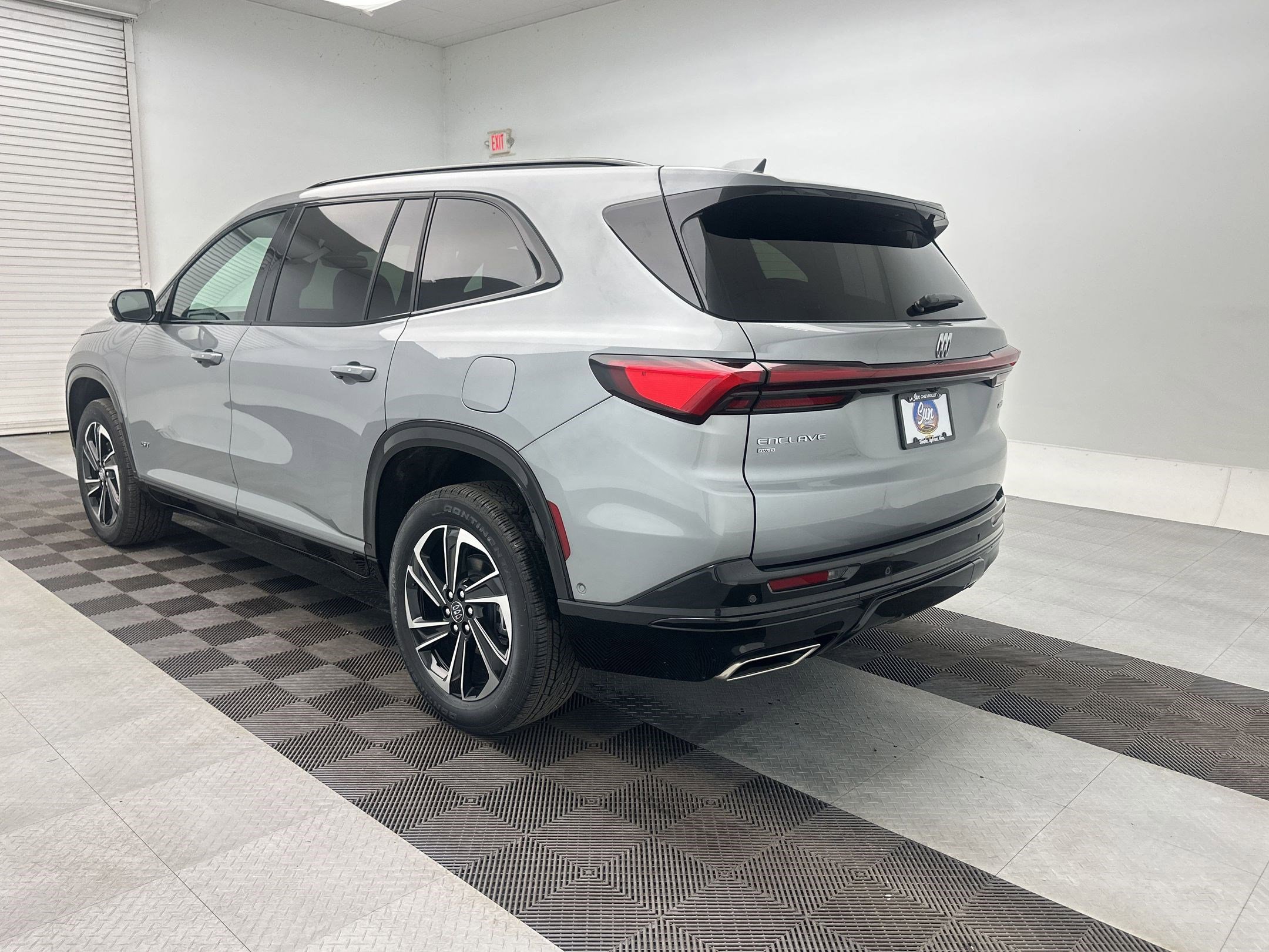 Used 2025 Buick Enclave Sport Touring AWD/4WD image 3