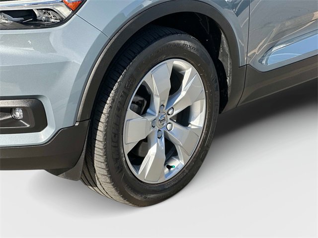 Used 2021 Volvo XC40 T4 Momentum w/ Premium Package image 29