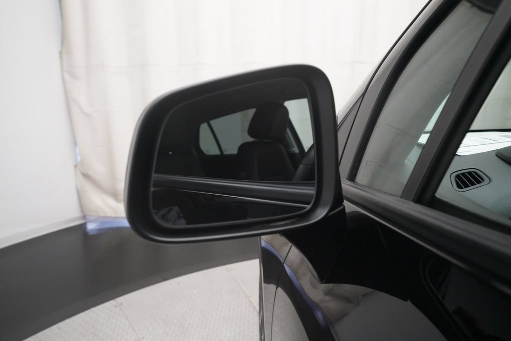 Used 2022 Chevrolet Trax LT w/ Midnight Edition AWD/4WD image 24