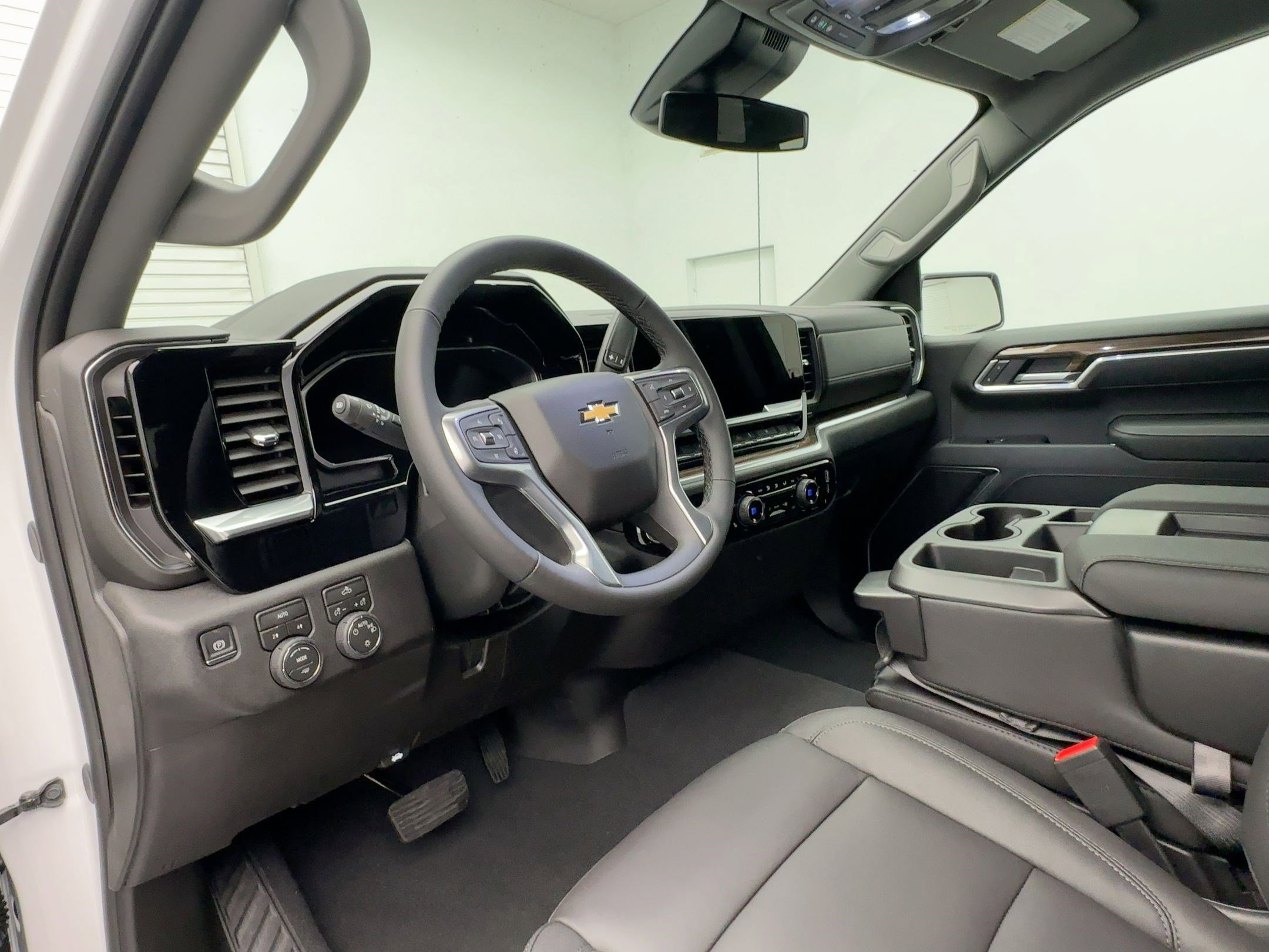 New 2026 Chevrolet Silverado 1500 LT w/ Leather Package image 4