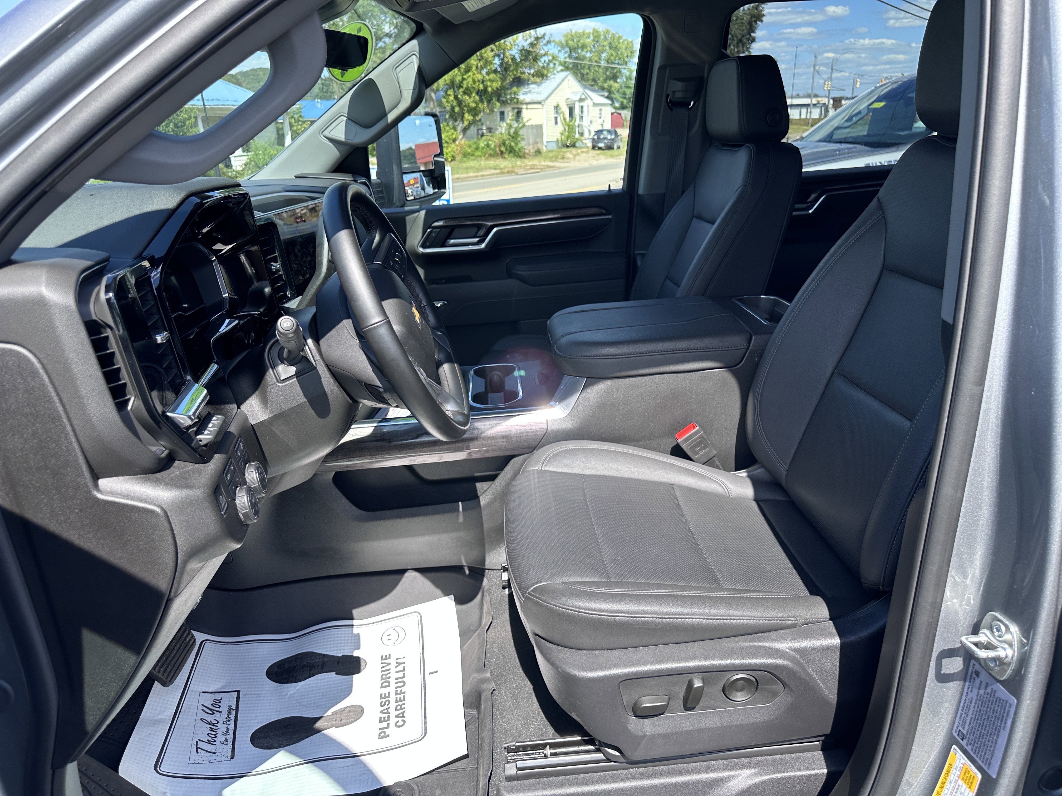 Used 2025 Chevrolet Silverado 2500 LTZ w/ LTZ Premium Package image 12