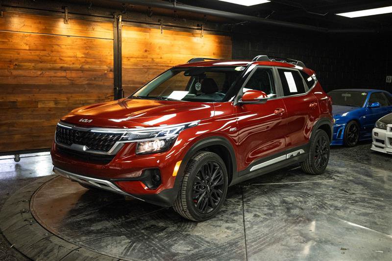 Used 2023 Kia Seltos Nightfall Edition image 2