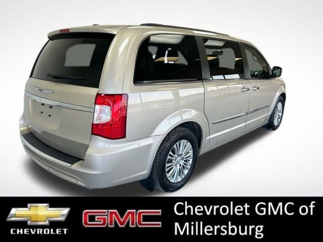 Used 2015 Chrysler Town & Country Touring-L w/ Driver Convenience Group image 1
