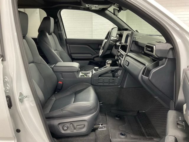 Used 2026 Toyota 4Runner Limited AWD/4WD image 25