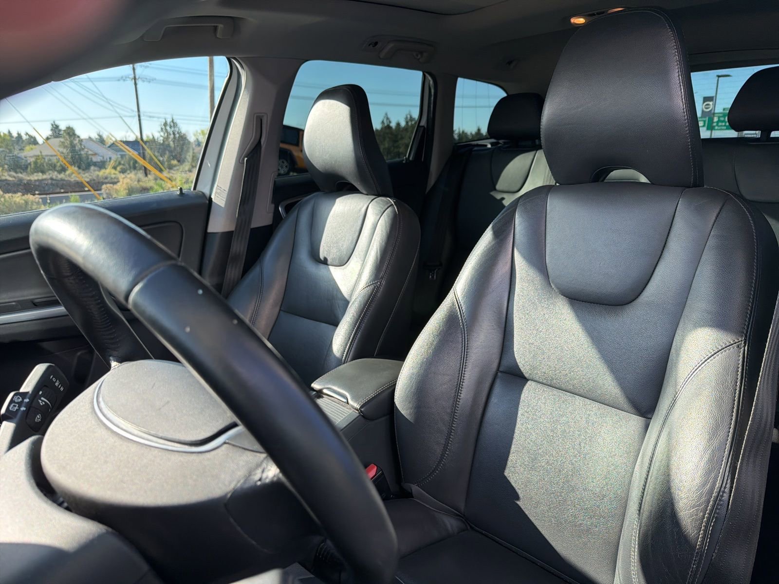 Used 2016 Volvo XC60 T6 w/ Proximity Package AWD/4WD image 19