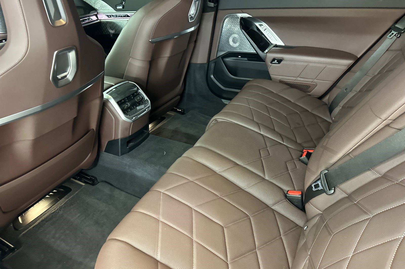 Certified 2023 BMW i7 xDrive60 AWD/4WD image 15