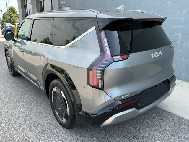 Used 2024 Kia EV9 Land AWD/4WD image 2