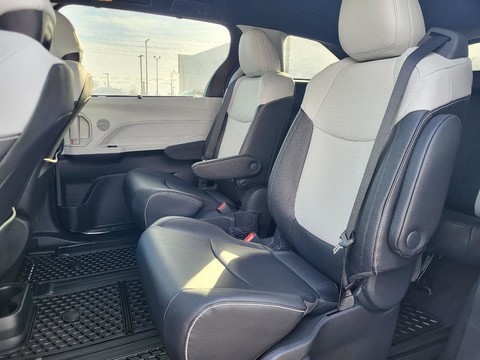 Used 2025 Toyota Sienna XSE image 10