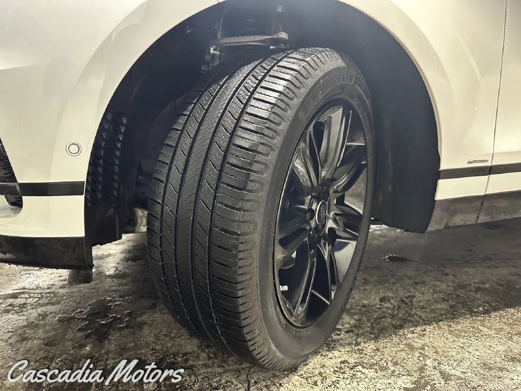 Used 2019 Land Rover Range Rover Velar R-Dynamic SE image 32