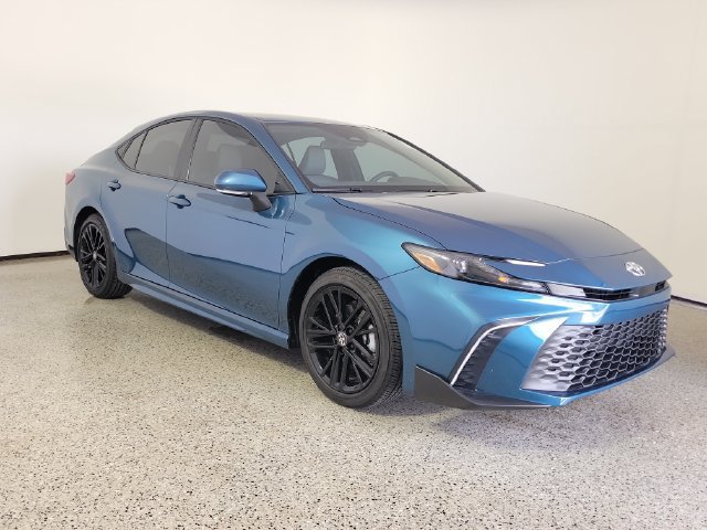 Used 2026 Toyota Camry SE FWD image 4