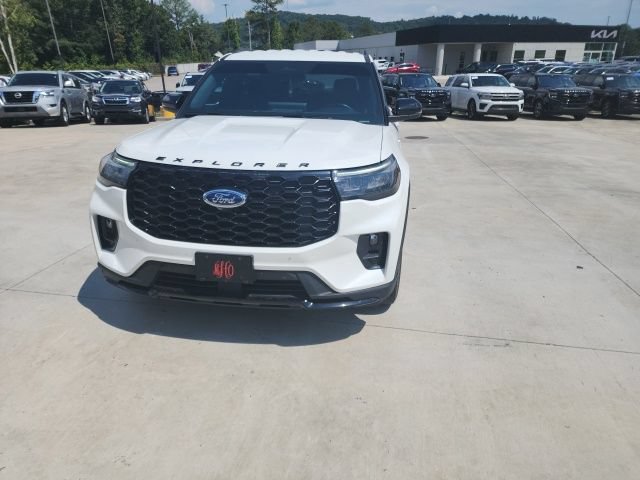 Certified 2025 Ford Explorer ST-Line AWD/4WD image 4